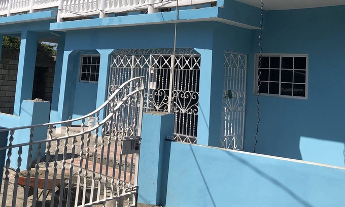 Bull Bay House | Minutes to the Beach-360 panoramic views Authentic Jamaican getaway