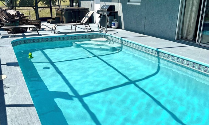 Spring Hill House | Minutes to Weeki Wachee Head Springs Pool AND hot tub!