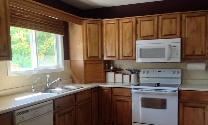 Central Okanagan House | Minutes to Wood and Kalamalka Lake. Full House to Yourselves