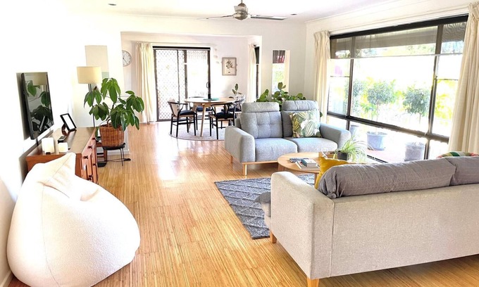 Arrawarra Headland House | Minutes walk to stunning Mullaway beach. Huge house with swinging veranda chair.