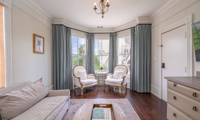 Historic Downtown Savannah Apartment | Mirabelle Suite 3 - Top Floor Suite in the Heart of Historic Savannah
