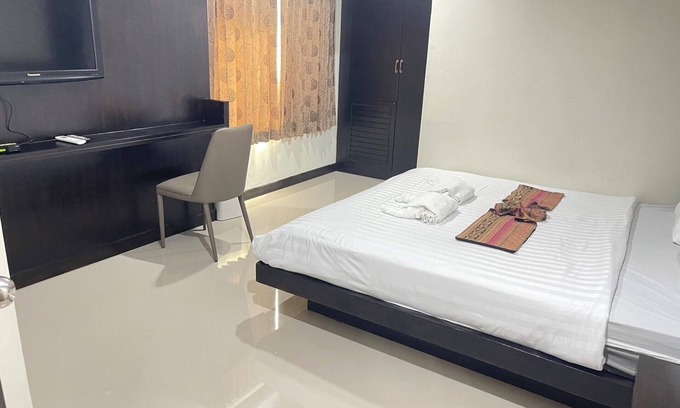 Pak Nakhon Hotel | Miracle Moon Resident