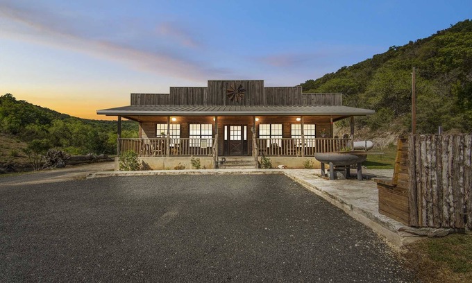 Leakey Cabin | Miracle Springs Ranch Lodge