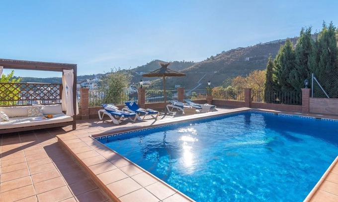 Iznate Villa | Mirador Las Claras Iznate by Ruralidays