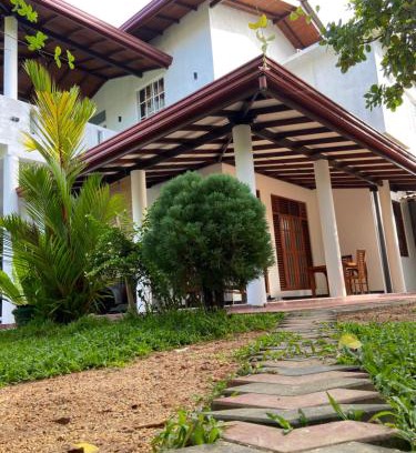 Thalaramba Villa | Mirissa Gold Rush Villa