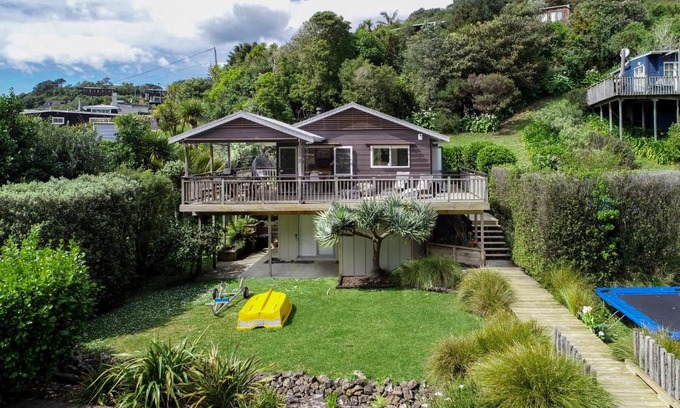Palm Beach House | Miro Magic - Stay Waiheke