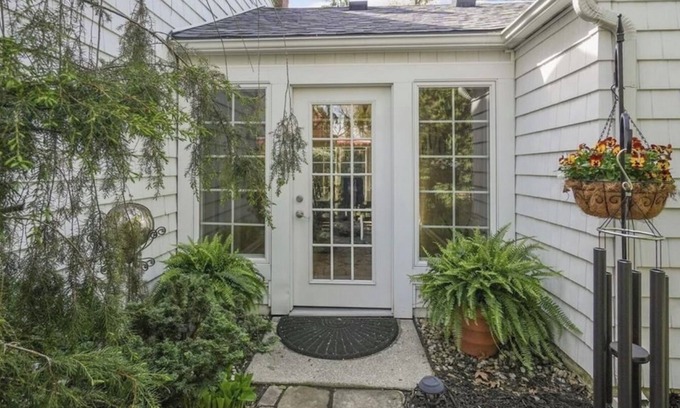 Ottawa House | Miss Merrimac- 4bdrm/2 full bth
