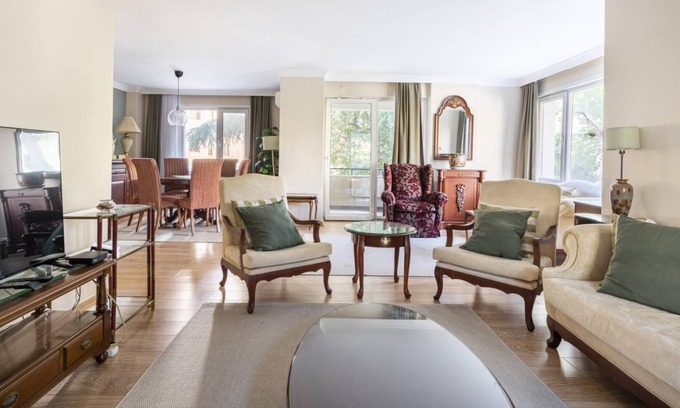 Caddebostan Mahallesi Apartment | Missafir Stunning Flat with Terrace in Caddebostan