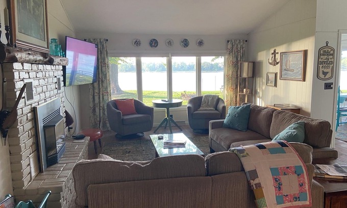 Wabasha House | Mississippi Magic: Cabin with Private Dock for Your Perfect Getaway!