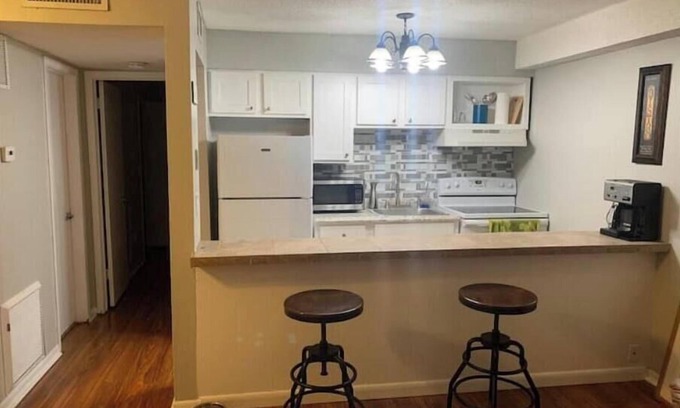 Old Southeast Apartment | Misty Bay Apt