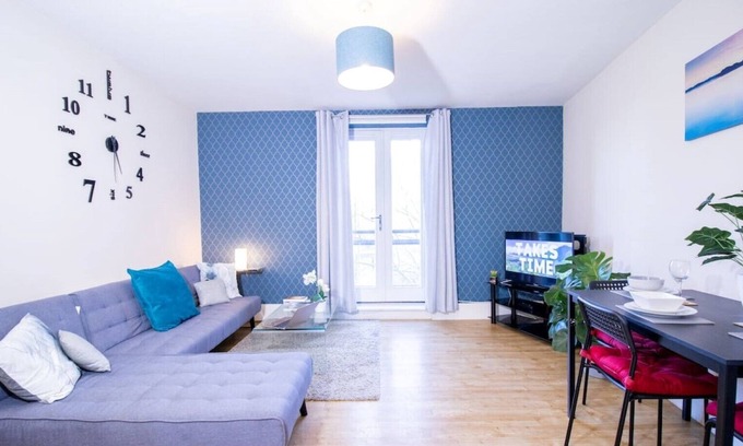 Willen Apartment | MK Business & Staycations sleeps 4,PARKING, 2 BATH