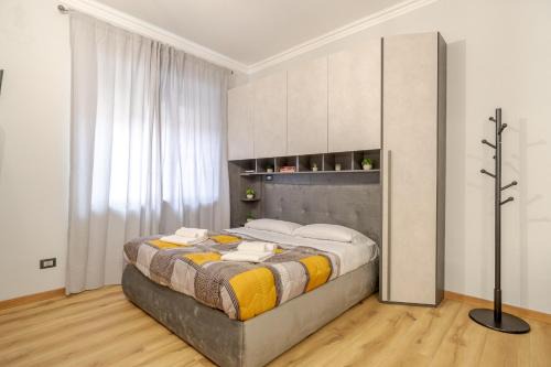 Parella Apartment | MM Pozzo Strada Mini Subway Studio