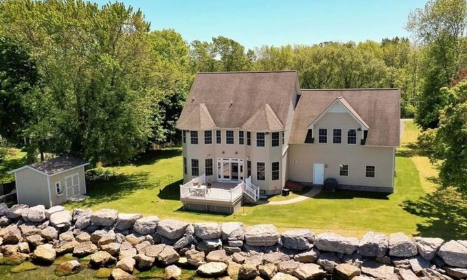 Hilton House | MM Properties Lake Ontario: The Oasis