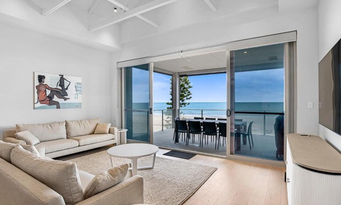 Moana Apartment | Moana Esplanade - Pure Beach Front 3 Bed Apt