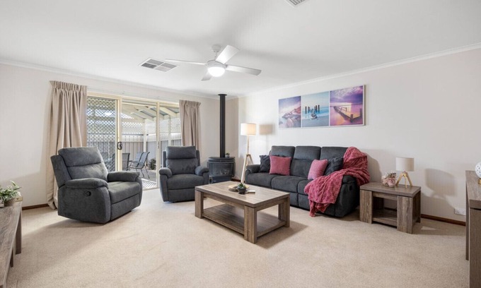 Moana House | Moana Hideaway - 3BR, BBQ, Parking
