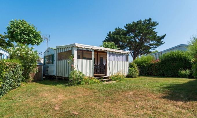 Damgan House | Mobile Home 'Kervoyal 56' with Private Terrace and Shared Garden