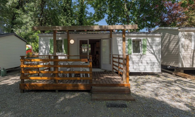 Lavilledieu House | Mobile Home 'Mobil-home B - 1-6 Pers' with Shared Pool, Private Terrace and Shared Garden