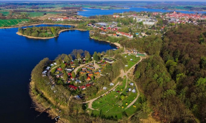 Sternberg House | Mobilheim und Blockhaus mit Seeblick