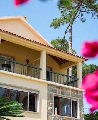 Banzao Bed & Breakfast | Moby Dick Lodge Colares