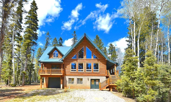 Meadow View Heights Cabin | Moccasin Lodge is a Beautiful Family Cabin on a wooded lot with firepit