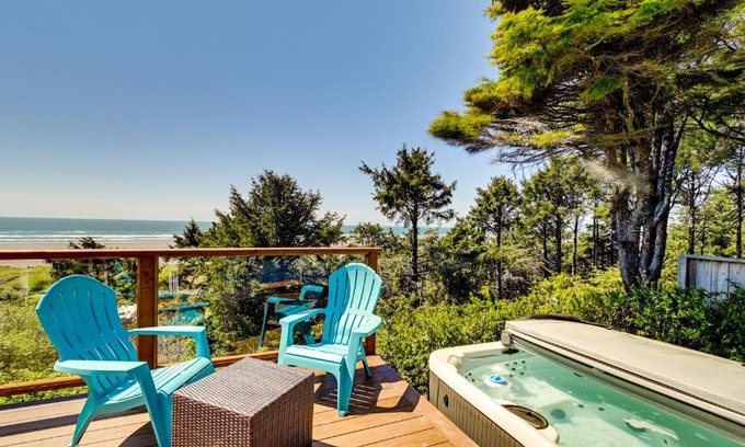 Moclips House | Moclips Home with Hot Tub and Stunning Beach Views!
