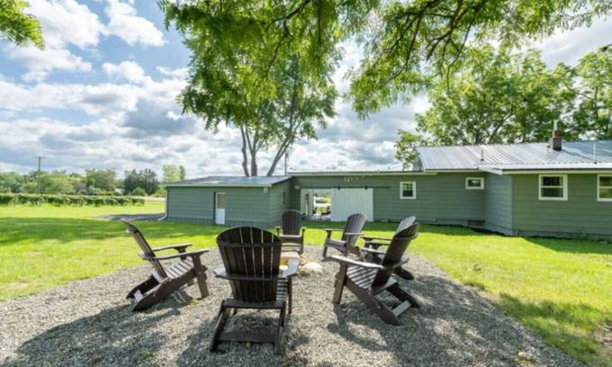 Town of Jerusalem House | Mod and Vine: 3BR Vineyard House