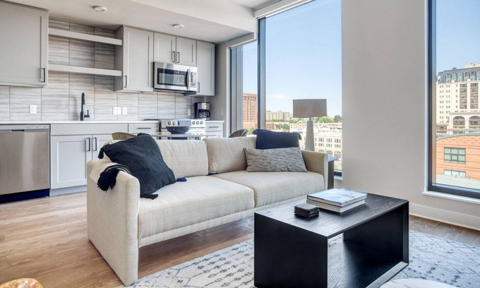 Golden Triangle Apartment | Mod Golden Triangle 1BR w/ Pool, Gym & W/D, next to Park, by Blueground