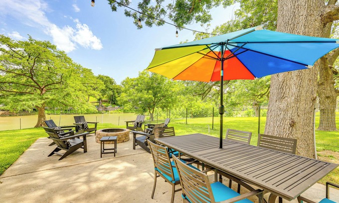 Seguin House | ‘Mod on the Guad’ Home w/Lake McQueeney Views!