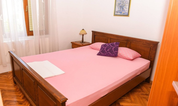 Bijeli do Apartment | Moderate Two Bedroom Apartment near city center