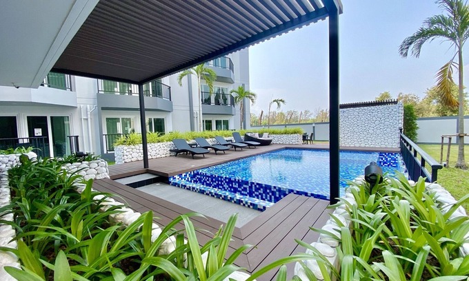 Kram Condo | Modern 1 bdrm pool view w/High speed wifi