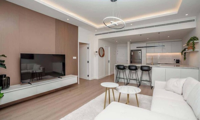 The Greens Apartment | Modern 1 bed - great location
