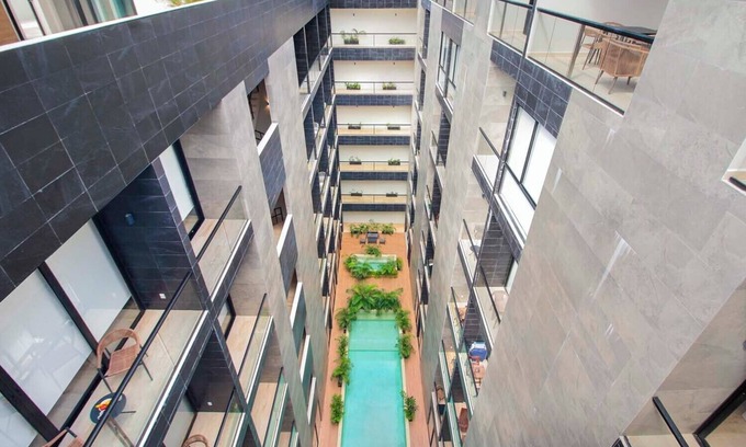 Centro Apartment | Modern 1-Bedroom Apartment, Rooftop Pool & Gym!