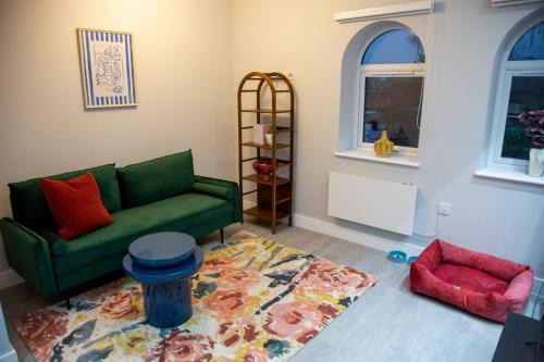 Slough Apartment | Modern 1-Bedroom Apartment in Slough with Parking
