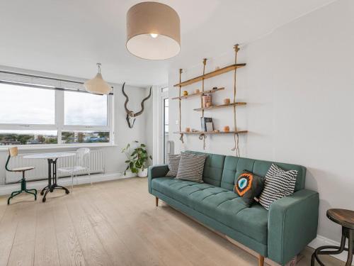 Hammersmith Broadway Apartment | Modern 1 bedroom Apartment with views on West London