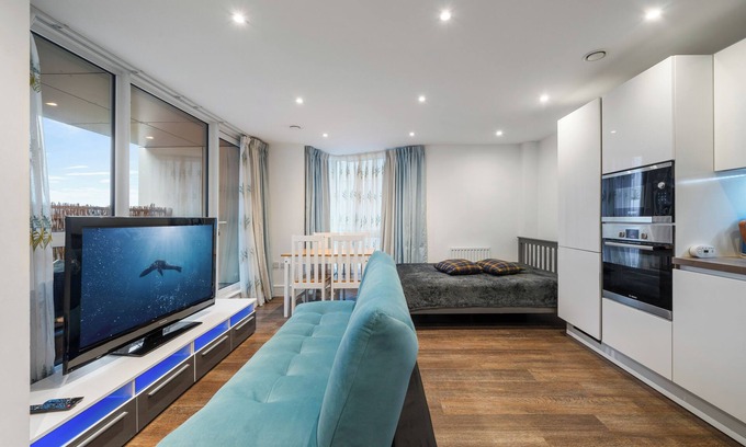 Surrey Docks Apartment | Modern 1-Bedroom Flat in Central London