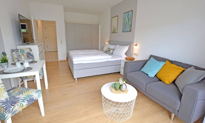 Bad Kreuznach Apartment | Modern 1-room apartment in the spa area - balcony, WLAN, TV, spa area