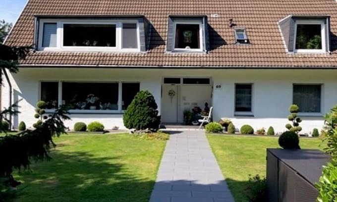 Lennep Apartment | Modern 1-room apartment with large kitchen, WLAN, nature reserve forest