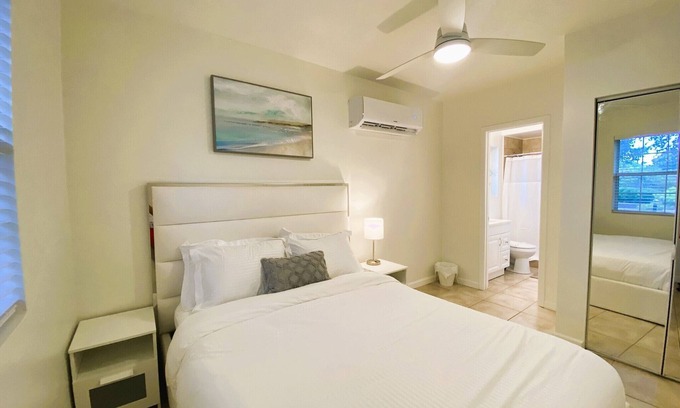 Orlando House | Modern 1BR/1BA Guest House by Universal/Parks