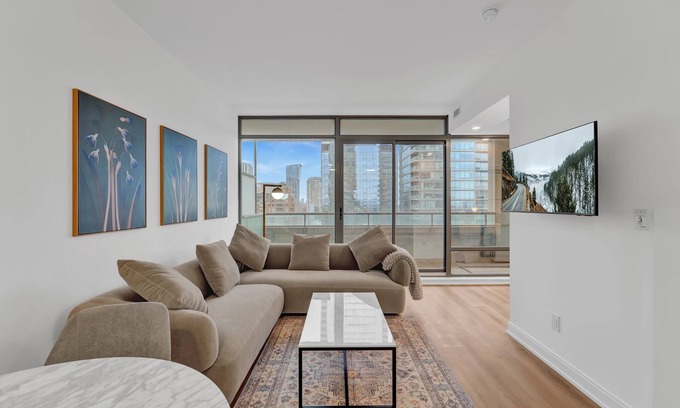 Bloor-Yorkville Apartment | Modern 1BR Condo in Yorkville