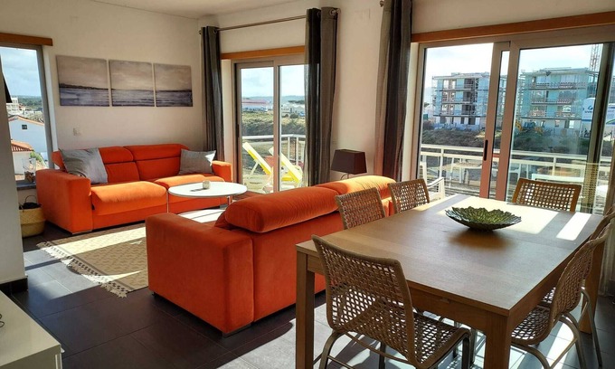 Sao Martinho do Porto Apartment | Modern 2 Bed with Large Balconies - Pool & Sea views, Sun all day