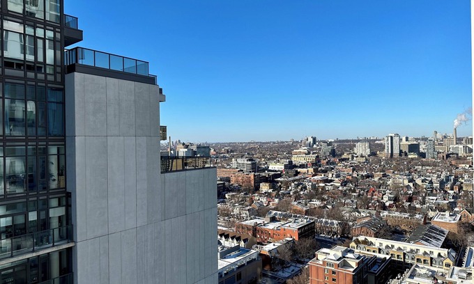 Downtown Toronto Apartment | Modern 2 Bdr + Den/TIFF