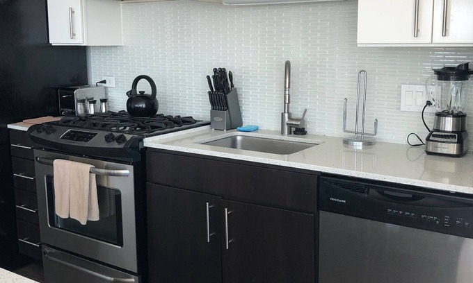 Gary House | Modern 2 bed 1 bath in Gary