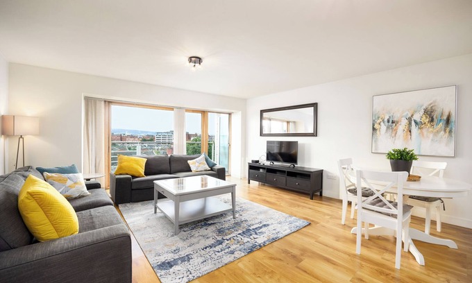 Grand Canal Dock Apartment | Modern 2 Bed - 8min to Grand Canal Dock Station