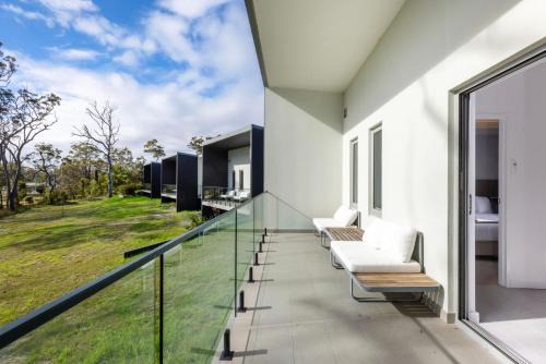 Callala Beach Hotel | Modern 2 Bed Apartment with BBQ - 6 Min walk to beach