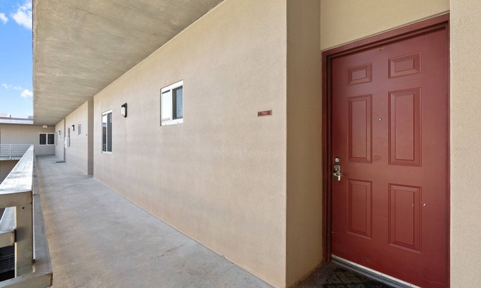 The Drag Condo | Modern 2 bedroom 2 bath condo near downtown and UT with free parking garage