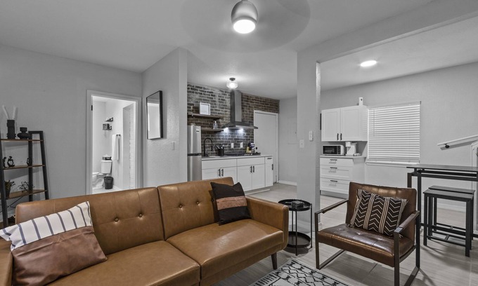El Paso Apartment | Modern 2 Bedroom Apartment in Central El Paso.