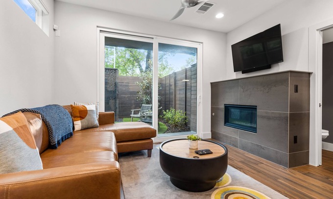 Cherrywood House | Modern 2 Bedroom Home near UT - Walk to bars and restaurants!