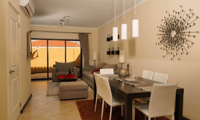Kamay House | Modern 2-Bedroom Home with Pools in Noord