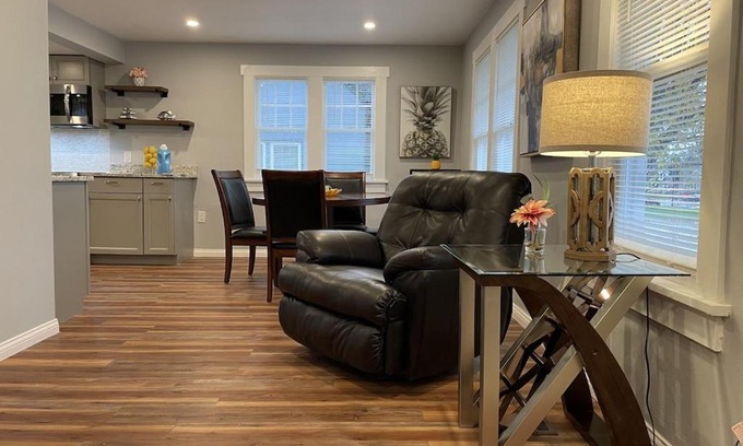 Manitowoc House | Modern 2 Bedroom House, Close to Lake Michigan