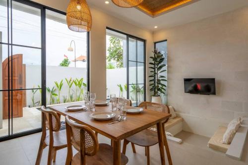 Kerobokan Villa | Modern 2-Bedroom Private Pool Villa with Sunken Lounge